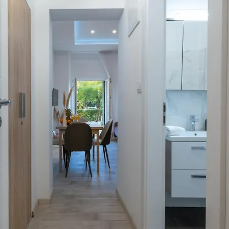 Palace Kolovare アパート