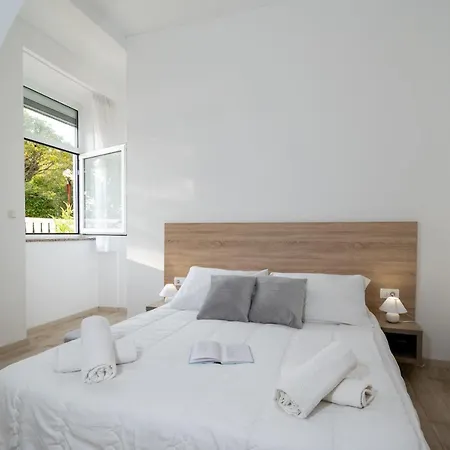 Palace Kolovare アパート ザダル