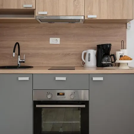 Palace Kolovare アパート ザダル