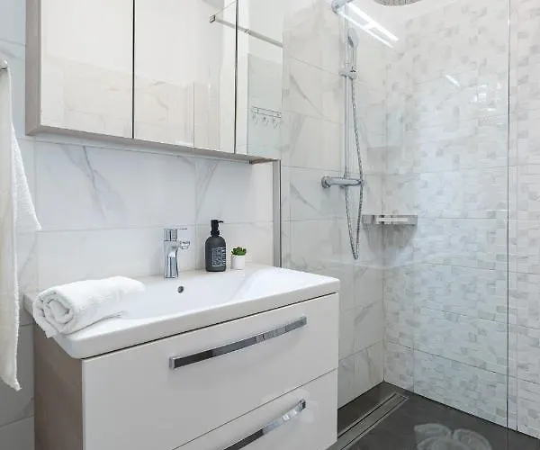 Lejlighed Palace Kolovare