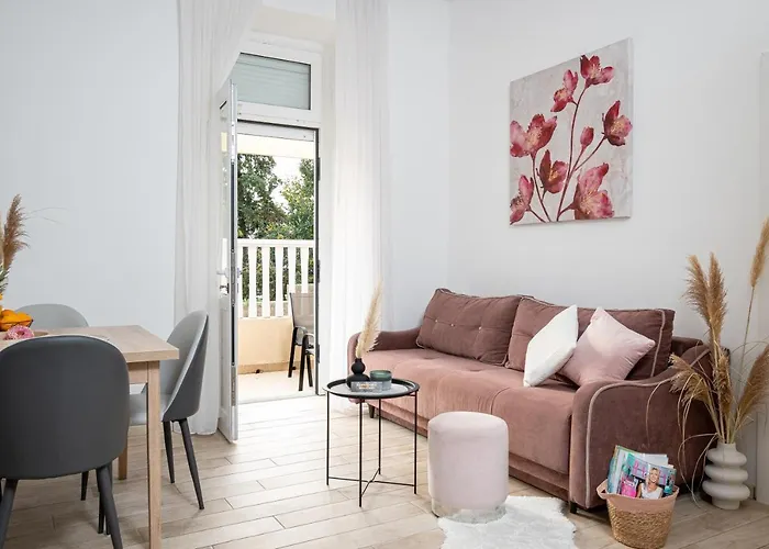 Apartament Palace Kolovare *
